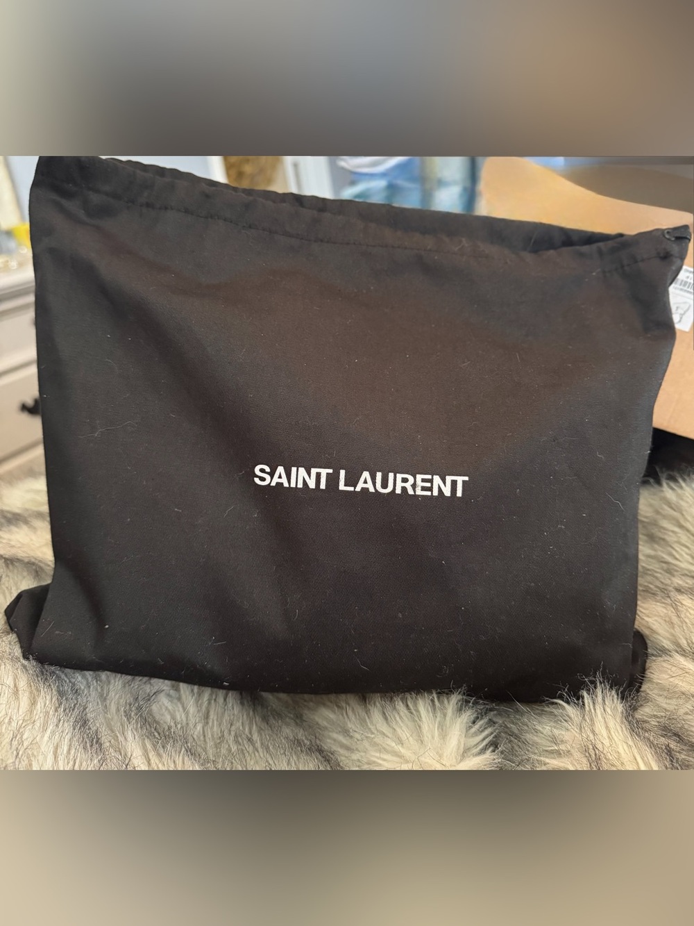 Saint Laurent Small Cream Loulou Leather Shoulder Bag with Gold Chain - Picture 5 of 7